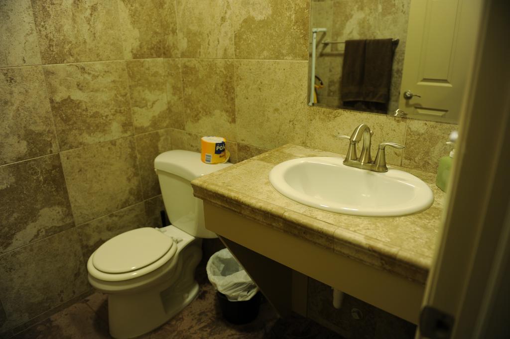 Camelot Inn At Honeyville Εξωτερικό φωτογραφία