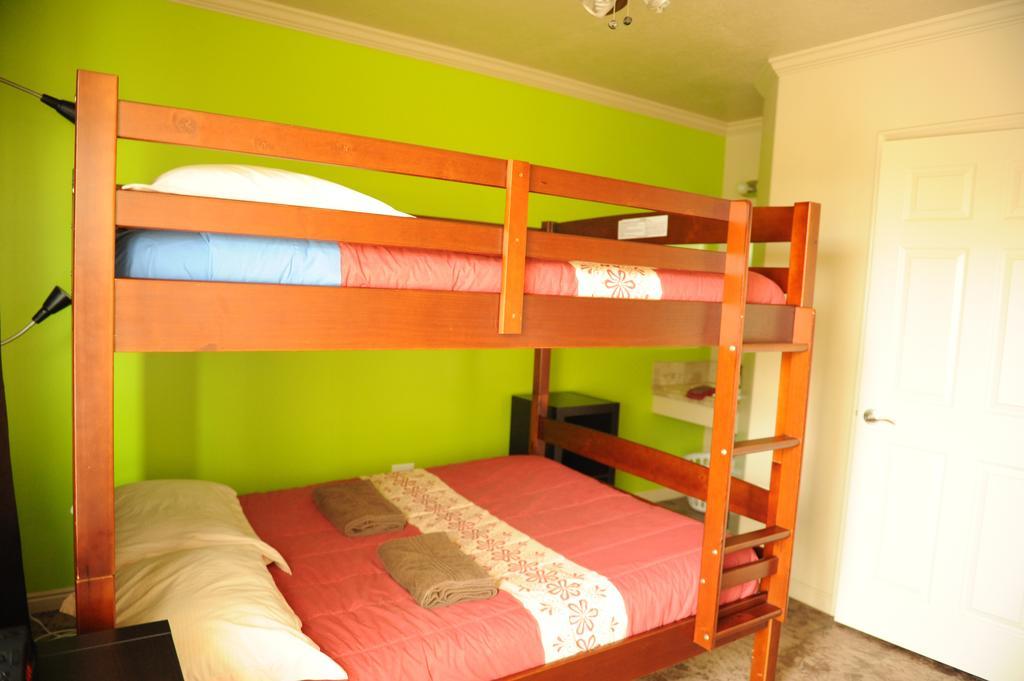Camelot Inn At Honeyville Δωμάτιο φωτογραφία