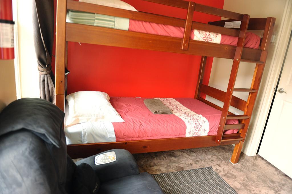 Camelot Inn At Honeyville Δωμάτιο φωτογραφία